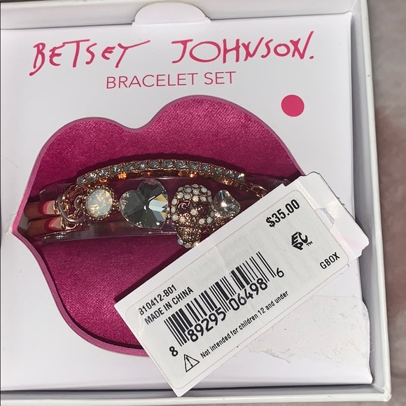 NWT BETSY JOHNSON Bracelet Set. - Picture 2 of 8